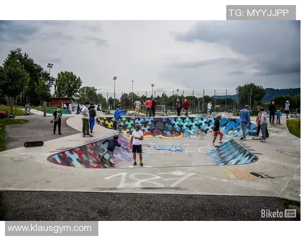 滑板文化与战术结合成都滑板队的区域防守策略探秘