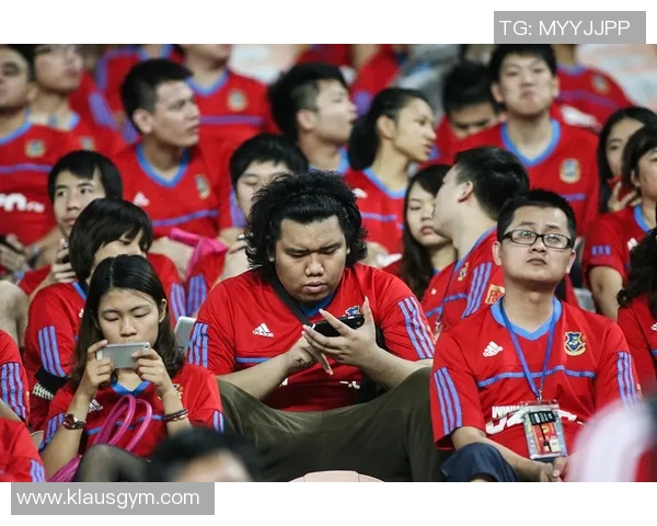 足球被掏事件引发广泛关注球迷与媒体的反应与讨论热潮 足球被掏事件引发广泛关注球迷与媒体的反应与讨论热潮